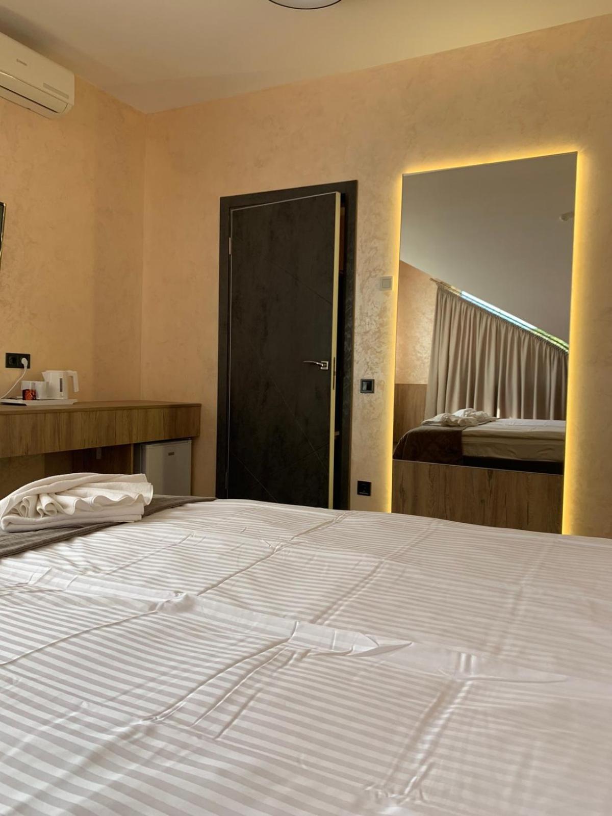 Arta City Hotel Yavoriv  Exterior foto